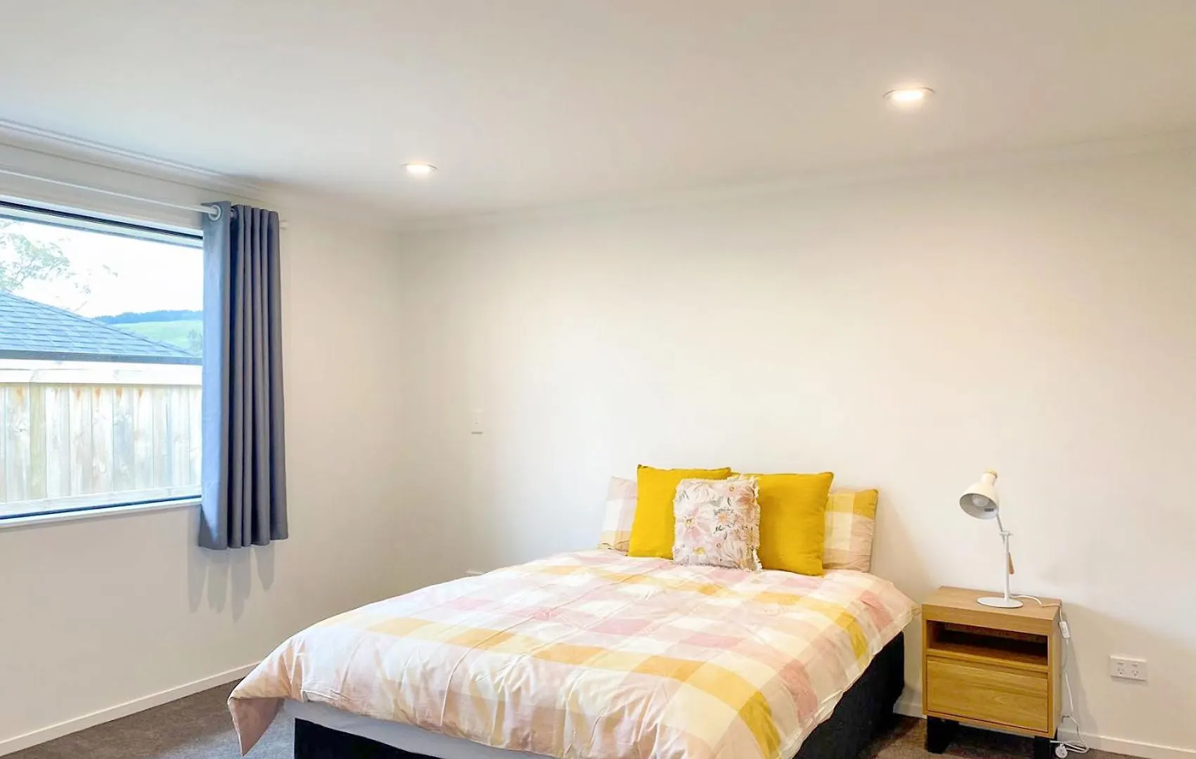 Modern Chic - Ideal Location - 5 Bedrooms - In Rotorua Holiday home