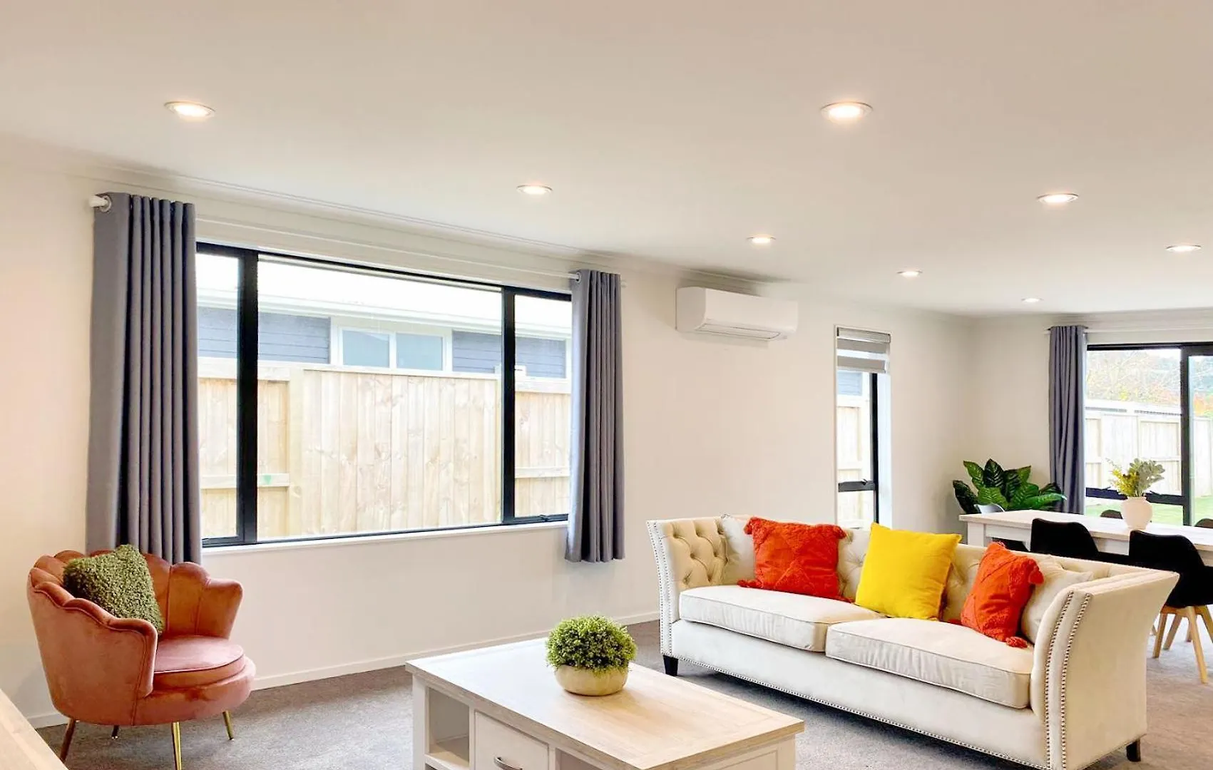Modern Chic - Ideal Location - 5 Bedrooms - In Rotorua New Zealand