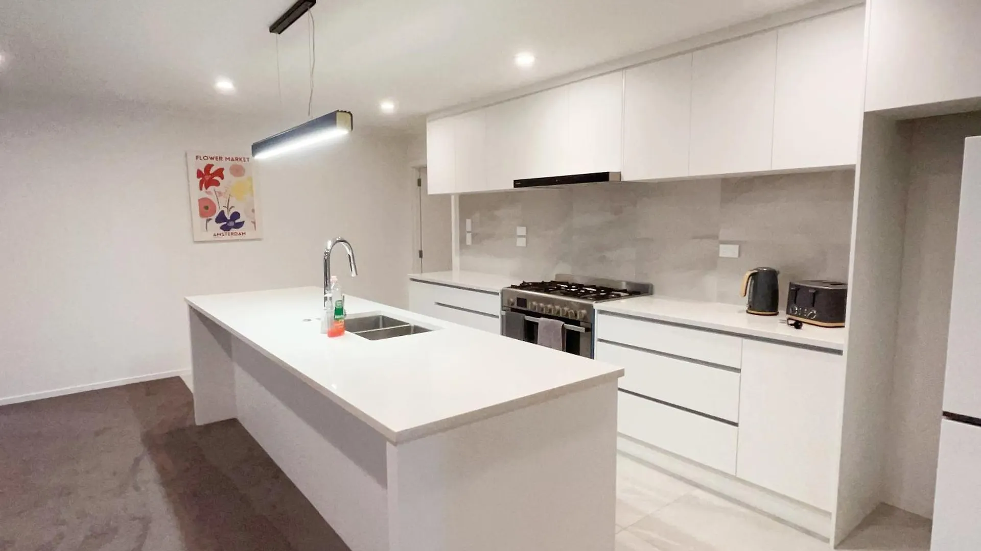 Modern Chic - Ideal Location - 5 Bedrooms - In Rotorua New Zealand